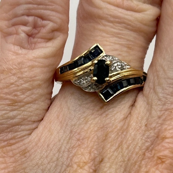 Estate 10k Yellow Gold Blue Sapphire Ring 2.5 Grams Size 6 - Picture 3 of 8